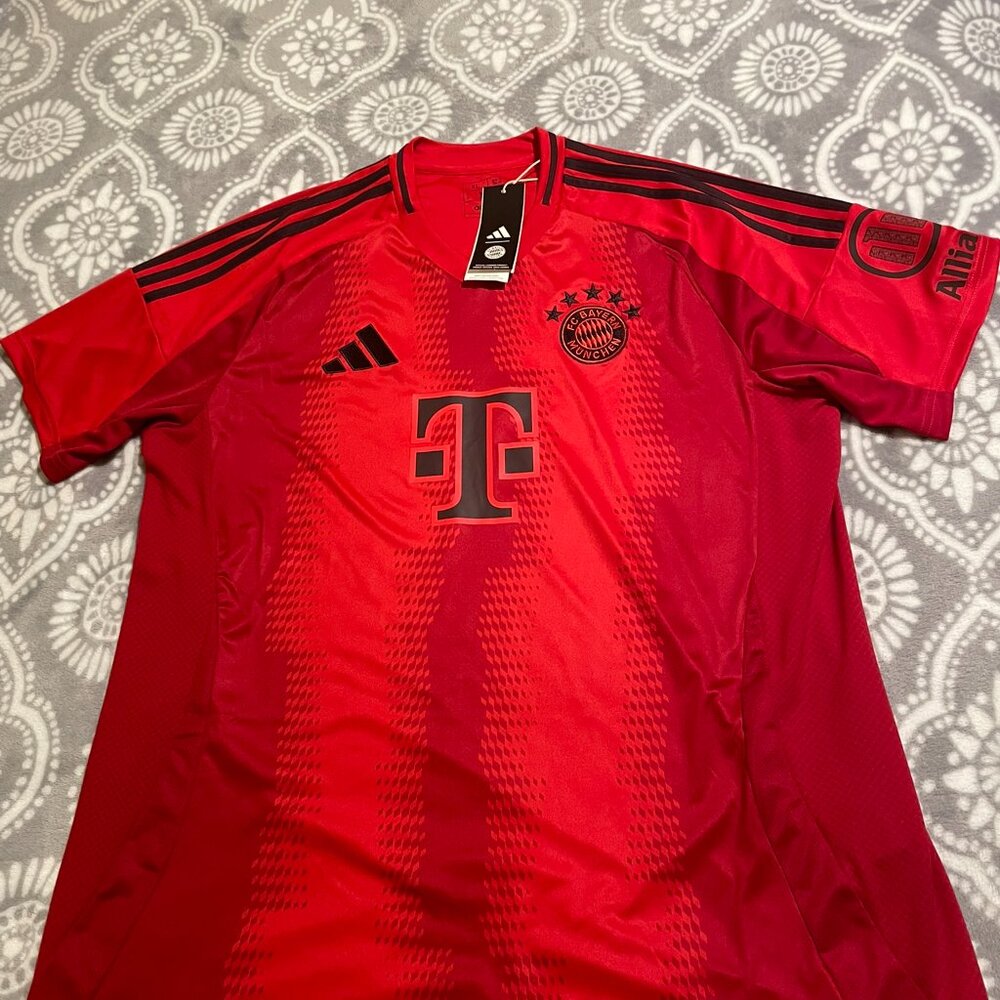 Men's XL Adidas 2024-25 Bayern Munich Home Shirt NWT - Picture 2 of 10